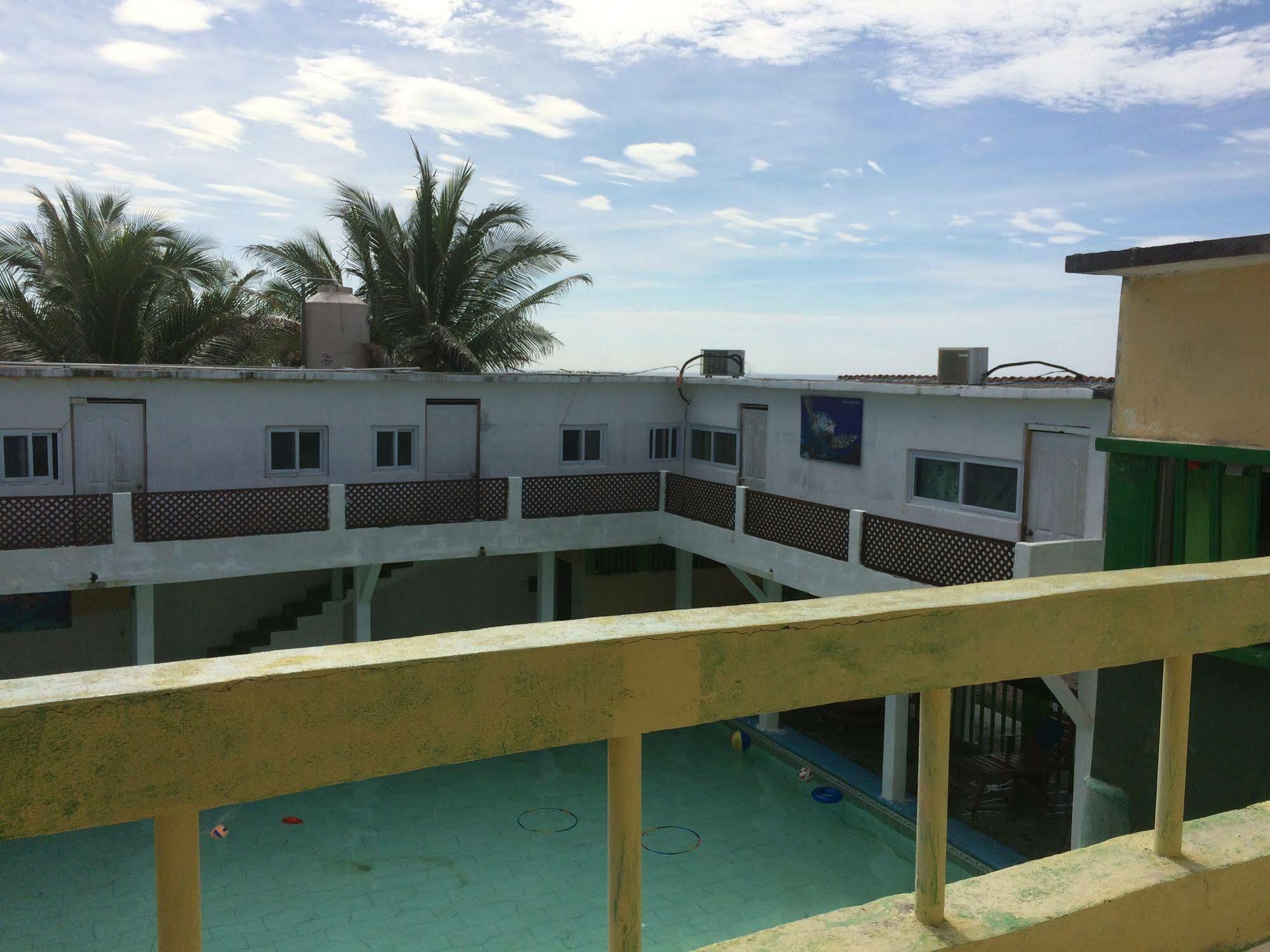 Tortugas Place Hotel Y Bungalos Monterrico Dış mekan fotoğraf