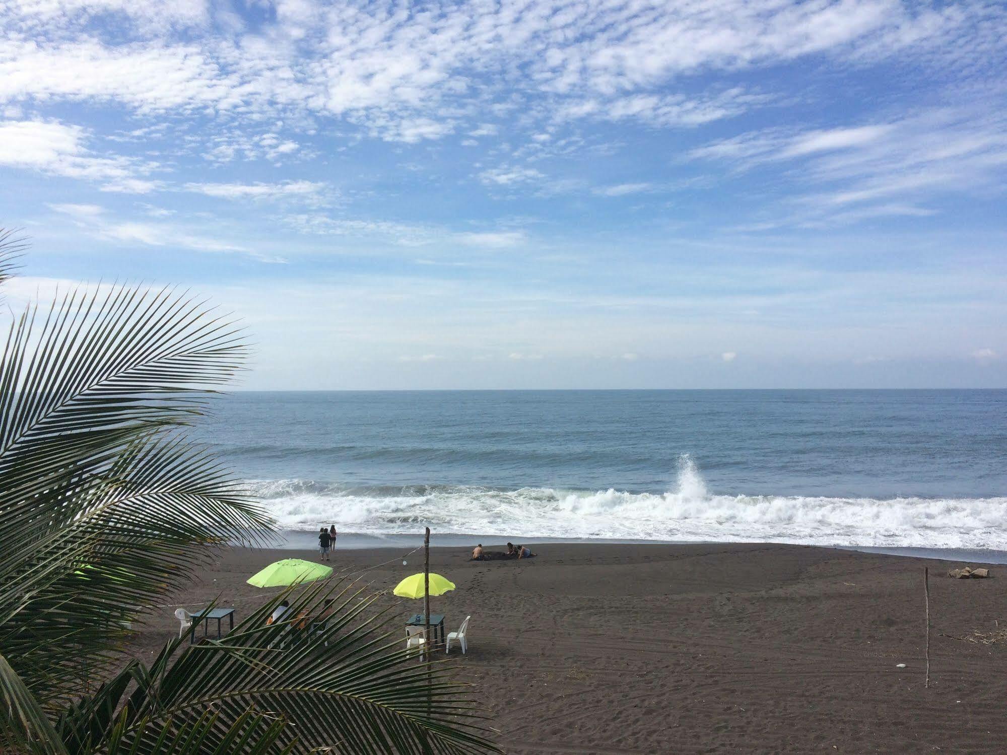 Tortugas Place Hotel Y Bungalos Monterrico Dış mekan fotoğraf